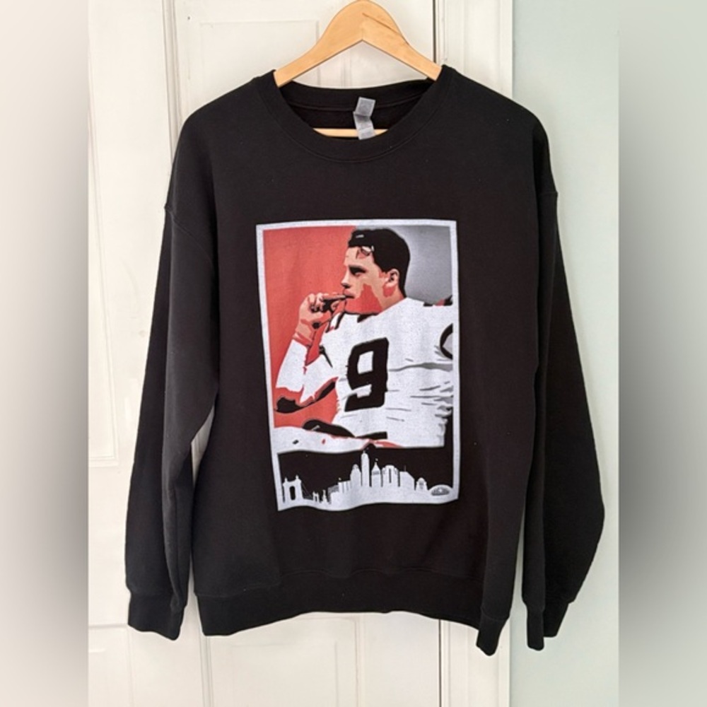 Cincinnati Bengals JOE BURROW #9 QB 
 Crewneck Sweatshirt – Black - Heavy Blend